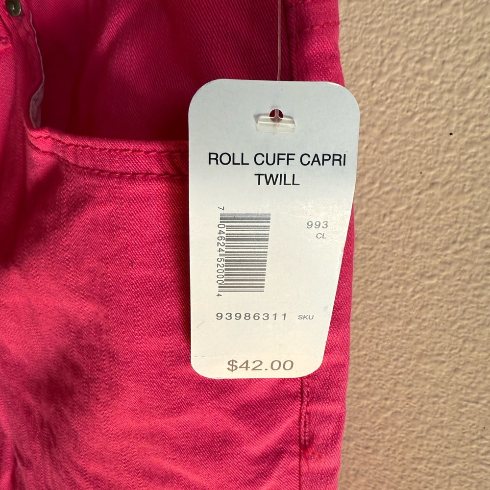 Roll Cuff Capri jeans in pink - Picture 2 of 5